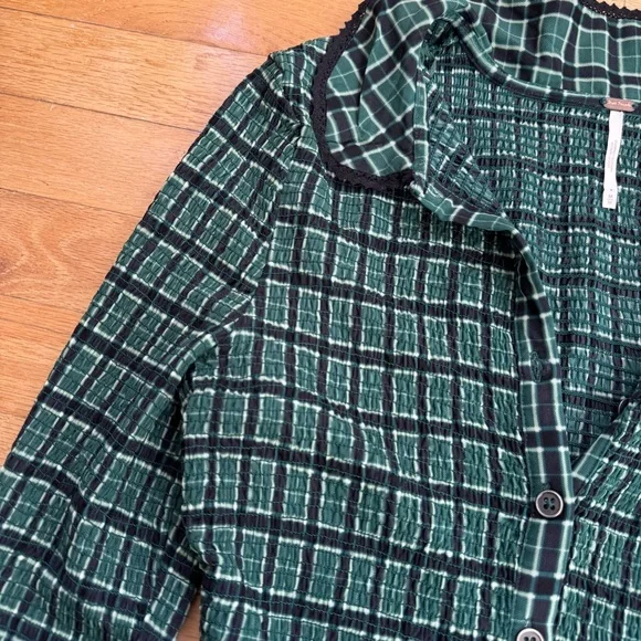 Free People Caught A Feeling Smocked
Button-Up Top Green - Picture 10 of 12